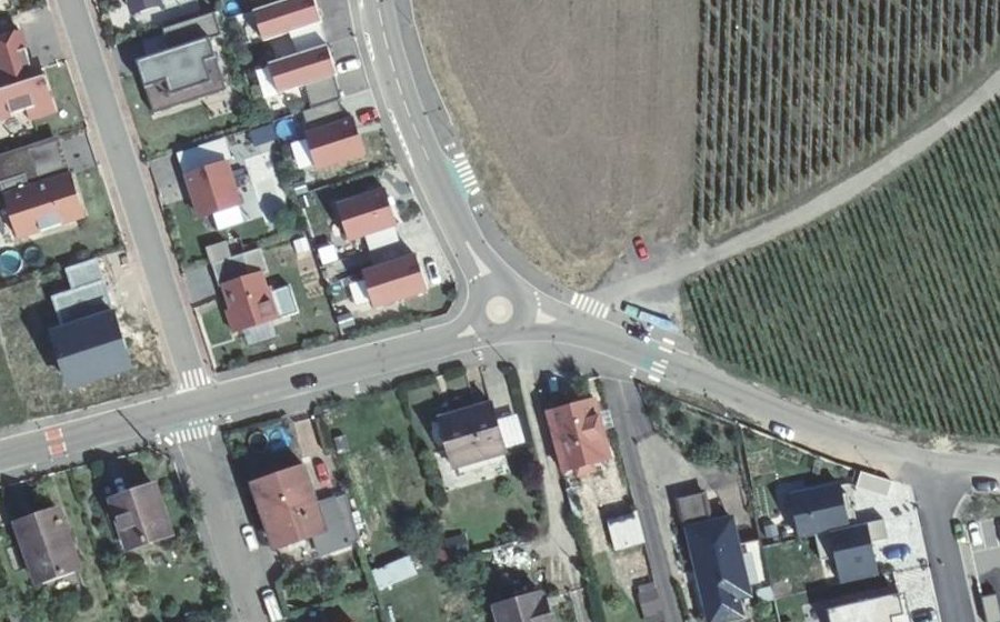 Vue aérienne du Mini-giratoire n°666949076