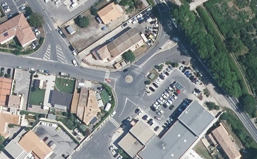 Vue aérienne du Mini-giratoire n°669642734
