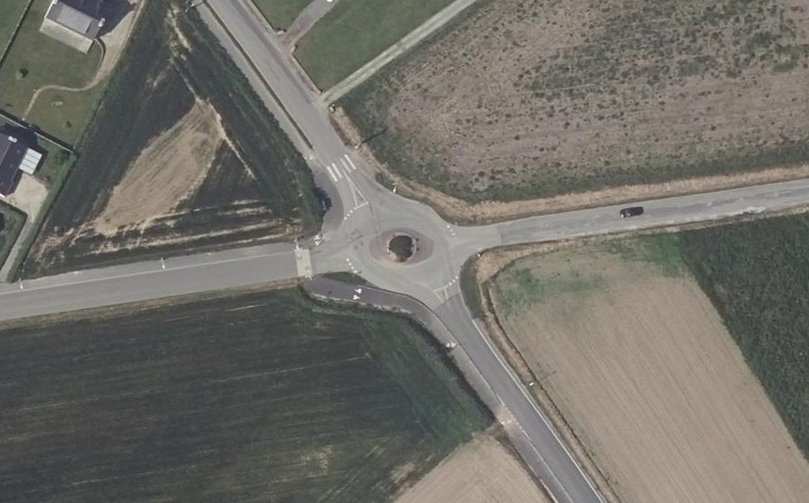 Vue aérienne du Rond-point anonyme n°100669929