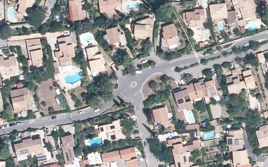 Vue aérienne du Mini-giratoire n°672043099