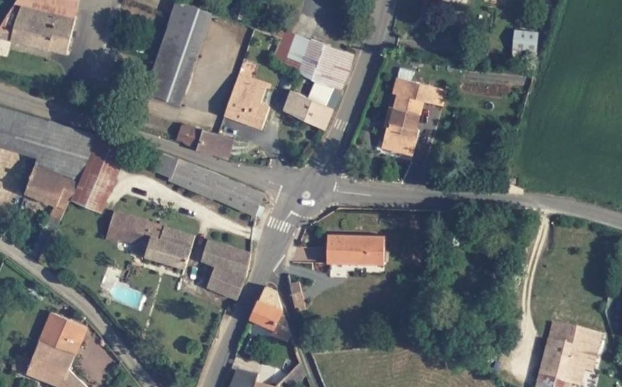 Vue aérienne du Mini-giratoire n°672552504