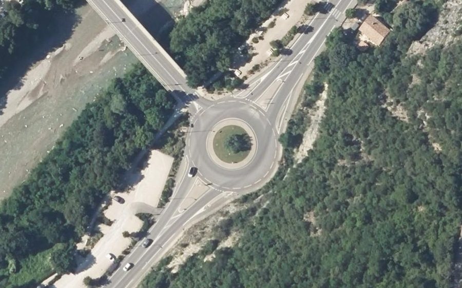 Vue aérienne du Rond-point anonyme n°1006726640