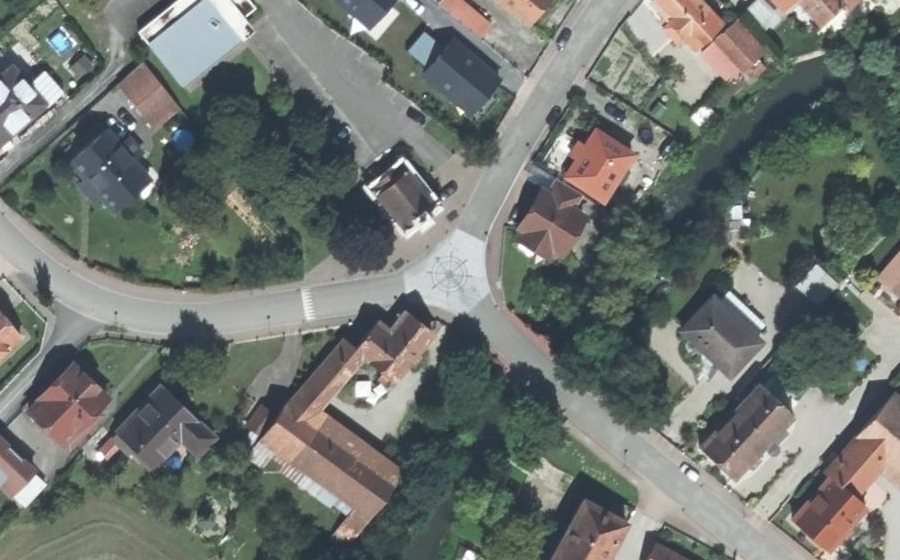 Vue aérienne du Mini-giratoire n°676999057