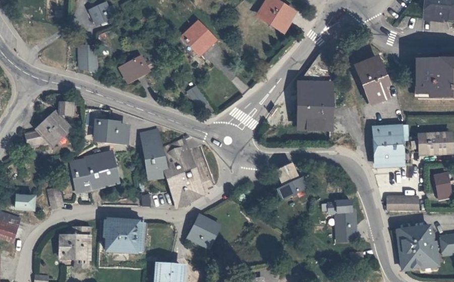 Vue aérienne du Mini-giratoire n°677411412