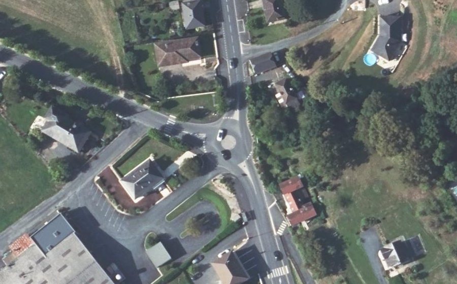 Vue aérienne du Mini-giratoire n°678443590