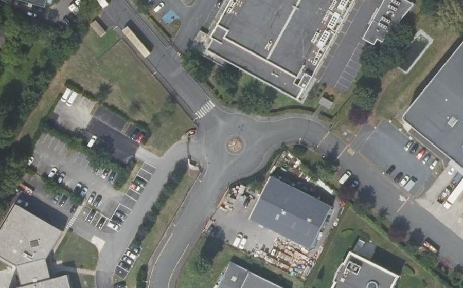 Vue aérienne du Mini-giratoire n°681339051