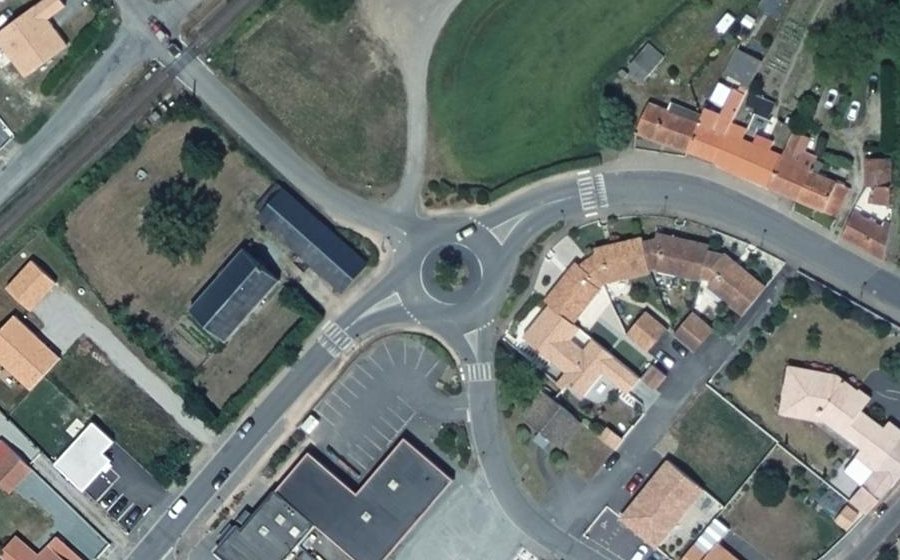 Vue aérienne du Rond-point anonyme n°100681945