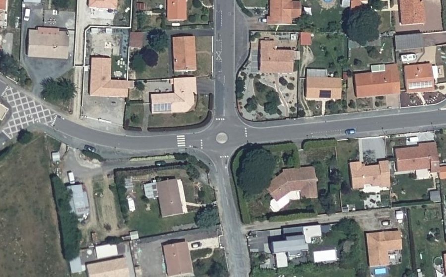Vue aérienne du Mini-giratoire n°682303522