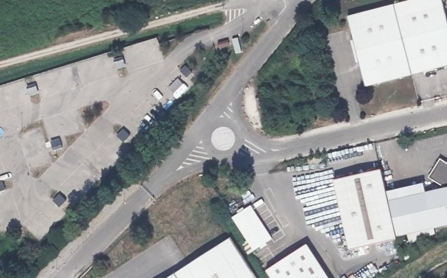 Vue aérienne du Mini-giratoire n°682317513