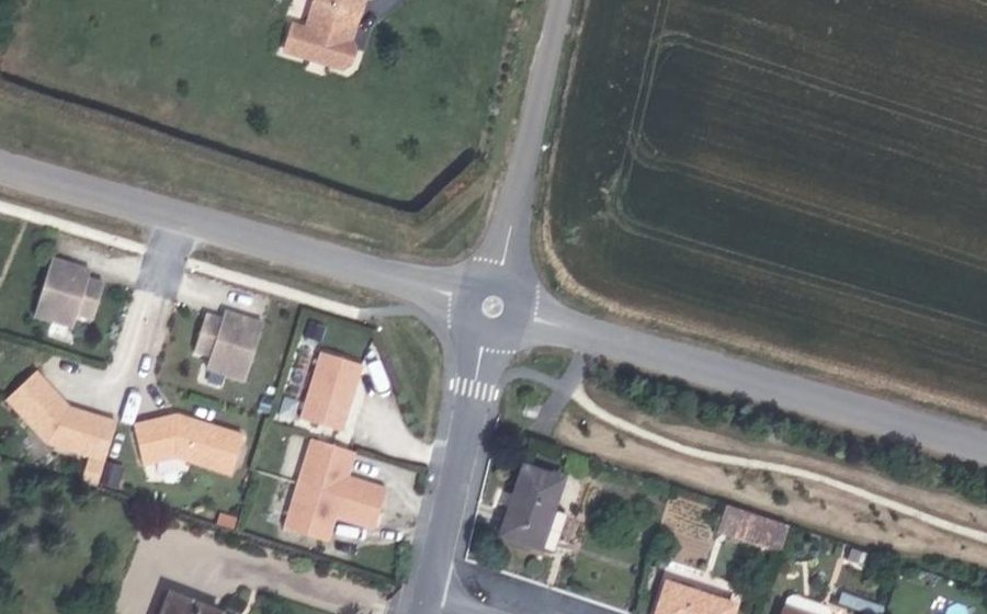 Vue aérienne du Mini-giratoire n°683116914
