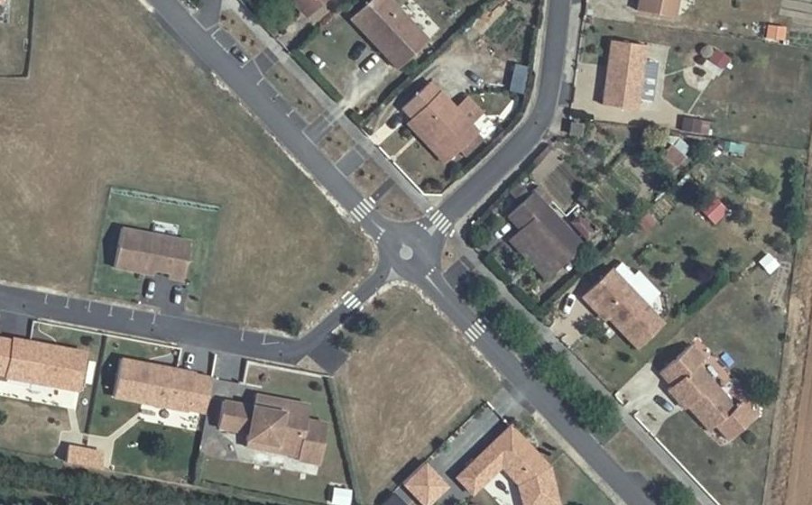 Vue aérienne du Mini-giratoire n°684320849