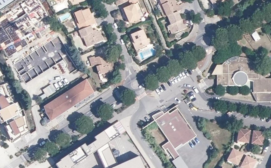 Vue aérienne du Mini-giratoire n°684354412