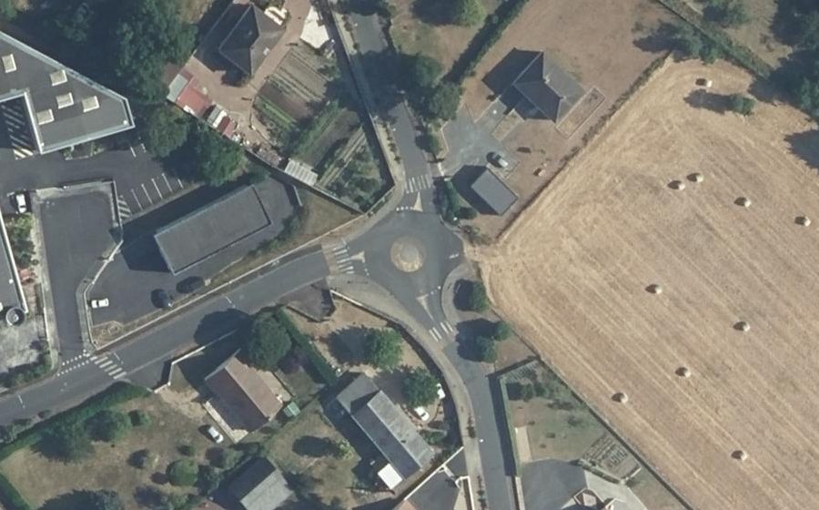 Vue aérienne du Mini-giratoire n°689233936