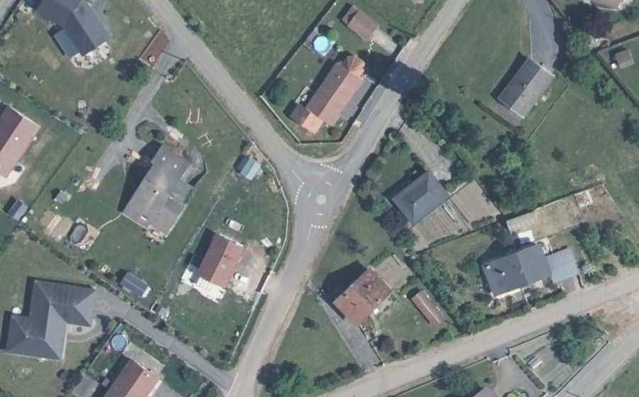 Vue aérienne du Mini-giratoire n°690943699