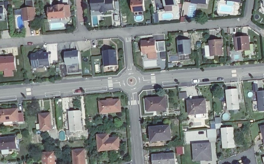 Vue aérienne du Mini-giratoire n°692838680