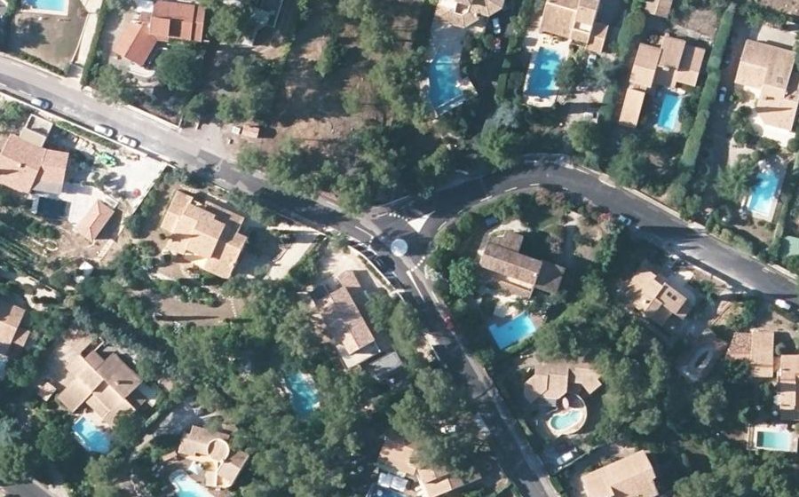 Vue aérienne du Mini-giratoire n°693586395
