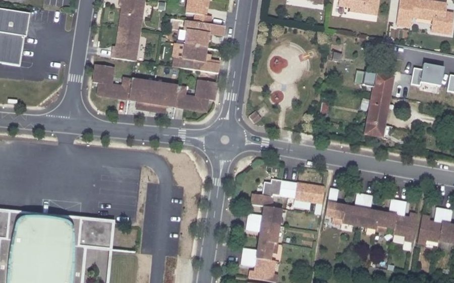 Vue aérienne du Mini-giratoire n°693973449
