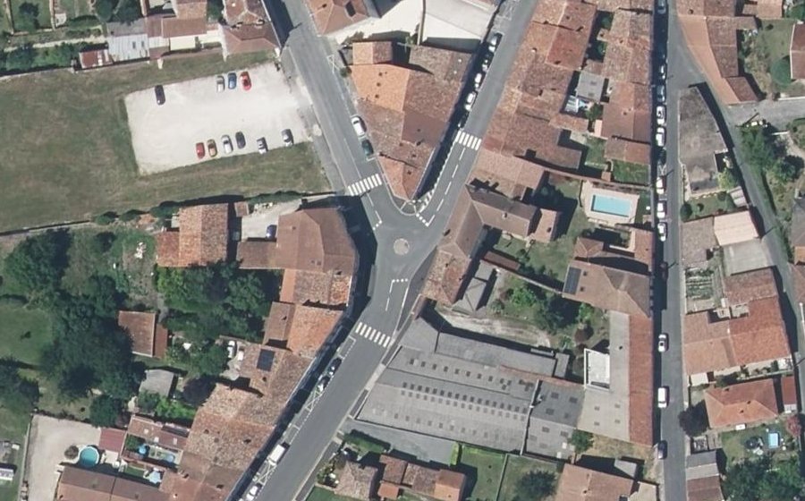 Vue aérienne du Mini-giratoire n°694110768