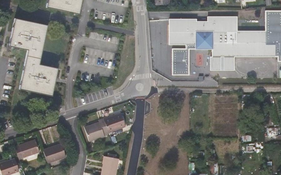 Vue aérienne du Mini-giratoire n°695137482