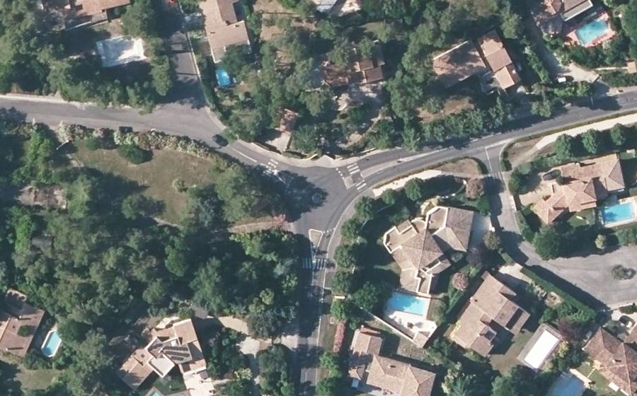Vue aérienne du Mini-giratoire n°696742954