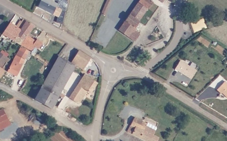 Vue aérienne du Mini-giratoire n°697059522