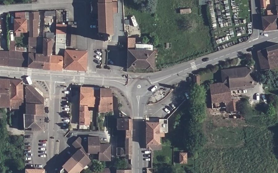 Vue aérienne du Mini-giratoire n°697380946