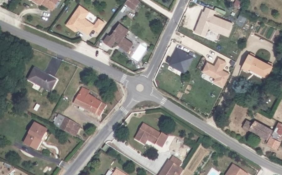 Vue aérienne du Mini-giratoire n°698360898