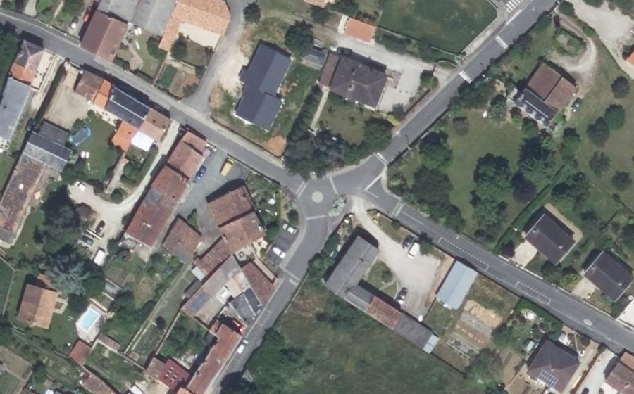 Vue aérienne du Mini-giratoire n°698361124