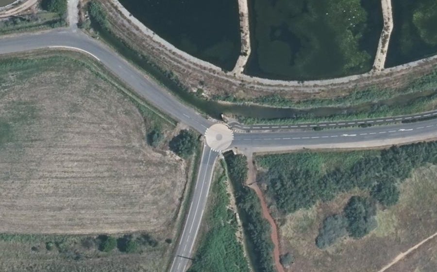 Vue aérienne du Mini-giratoire n°698368808