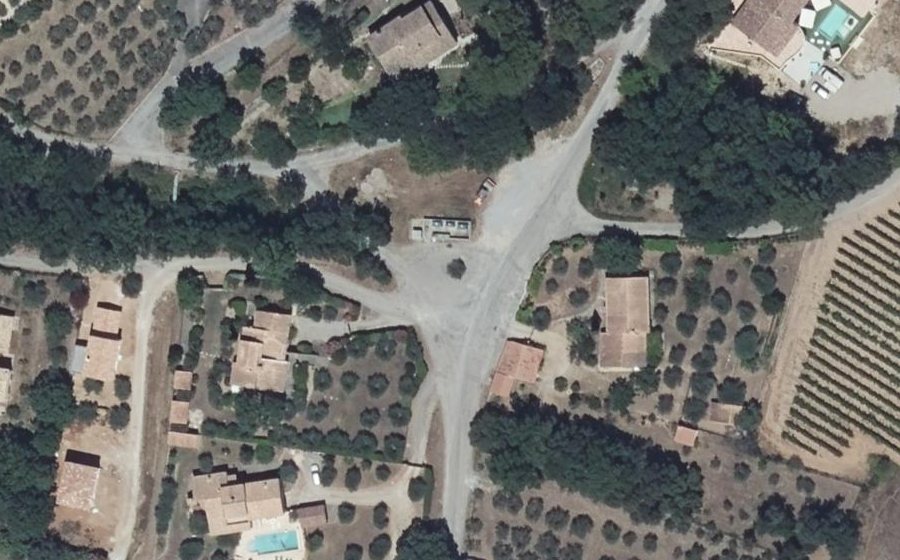 Vue aérienne du Mini-giratoire n°700482485