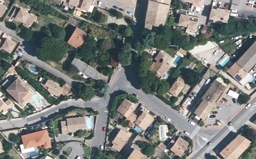 Vue aérienne du Mini-giratoire n°702380286