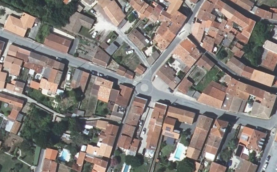 Vue aérienne du Mini-giratoire n°702498995