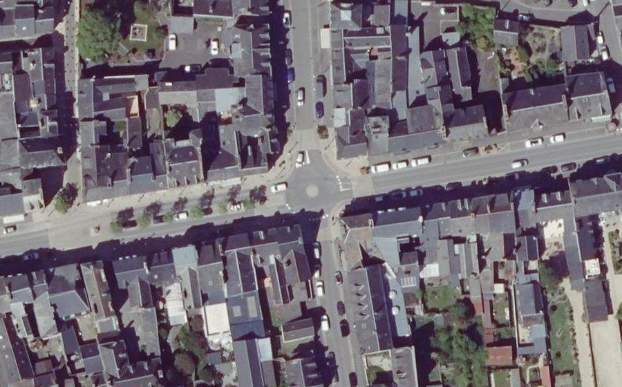 Vue aérienne du Mini-giratoire n°703338752