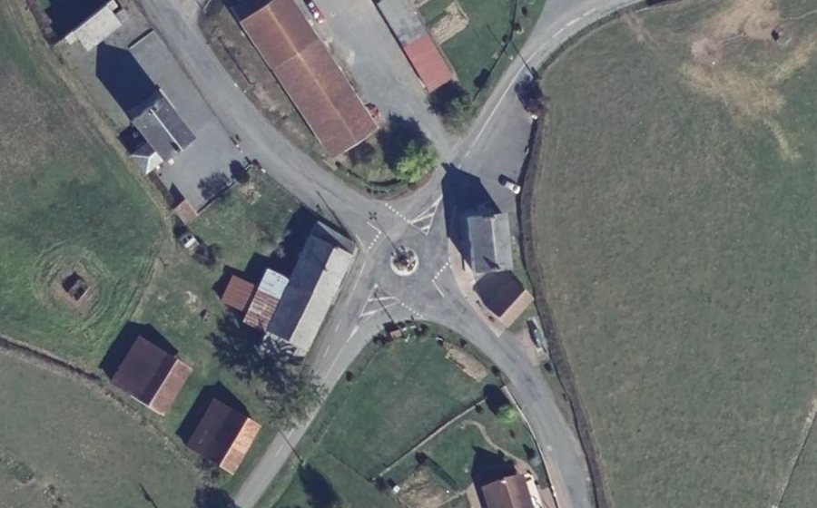 Vue aérienne du Mini-giratoire n°703477362