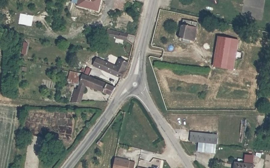 Vue aérienne du Mini-giratoire n°704422415