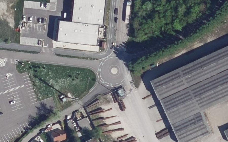 Vue aérienne du Rond-point anonyme n°1007147967