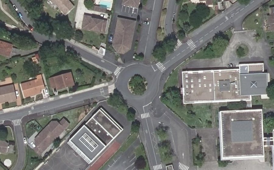 Vue aérienne du Rond-point anonyme n°100717600