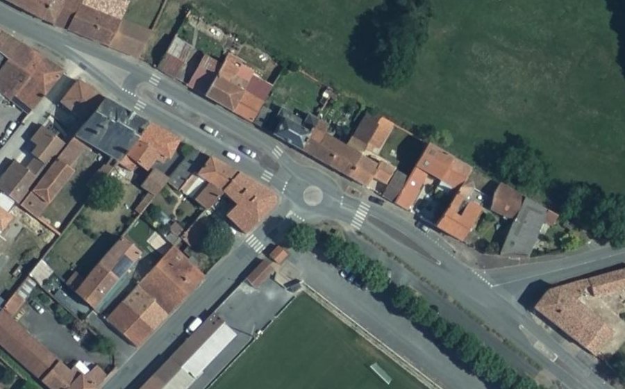 Vue aérienne du Rond-point anonyme n°1007397808