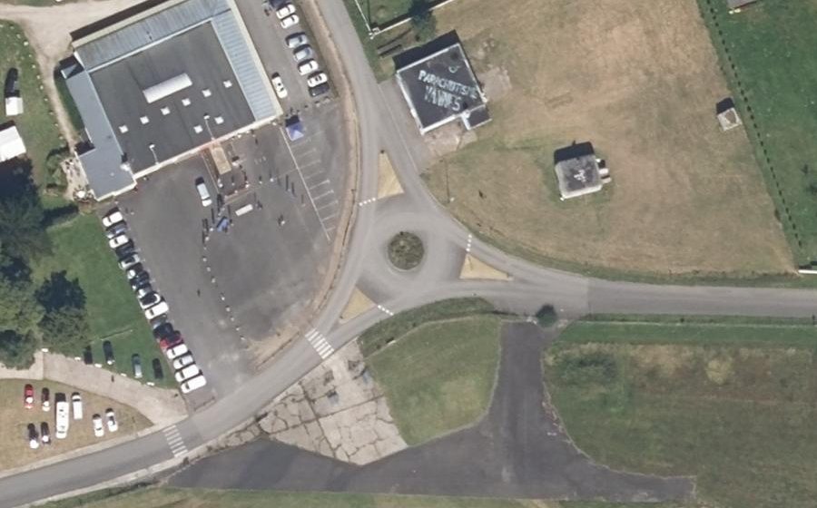 Vue aérienne du Rond-point anonyme n°1007430250