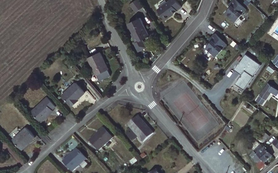 Vue aérienne du Mini-giratoire n°748484098
