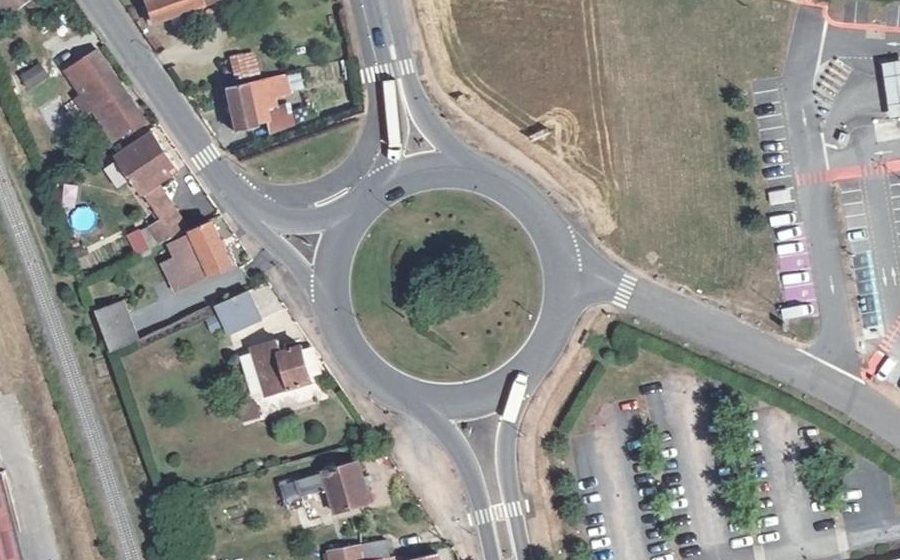 Vue aérienne du Rond-point anonyme n°10075661