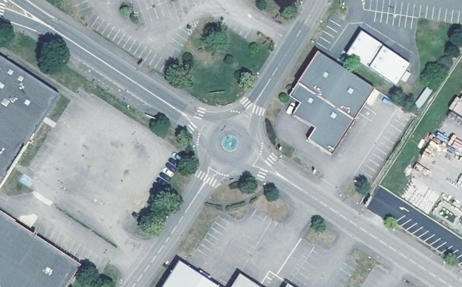 Vue aérienne du Rond-point anonyme n°100773800