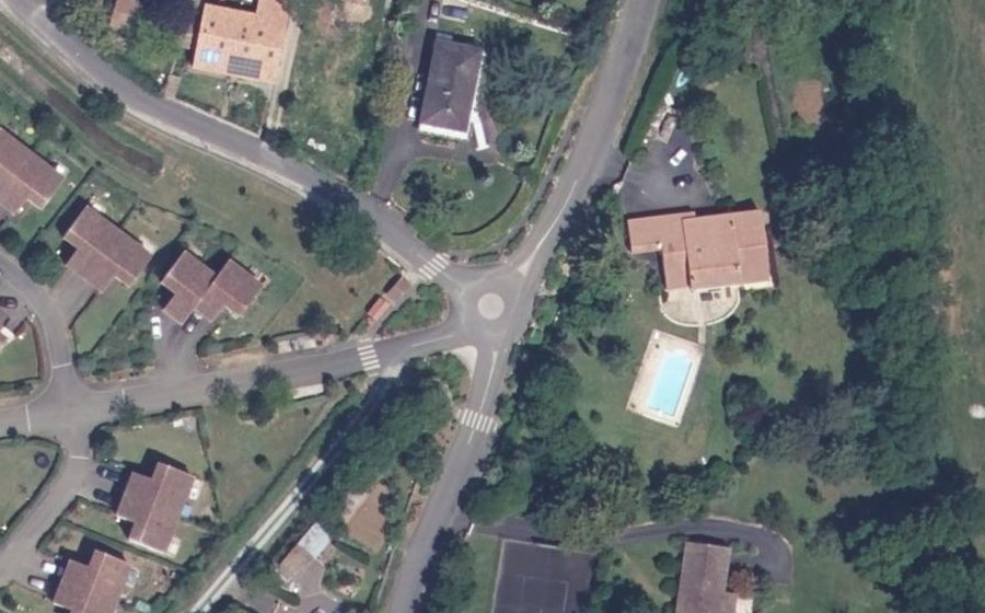 Vue aérienne du Rond-point anonyme n°100776488
