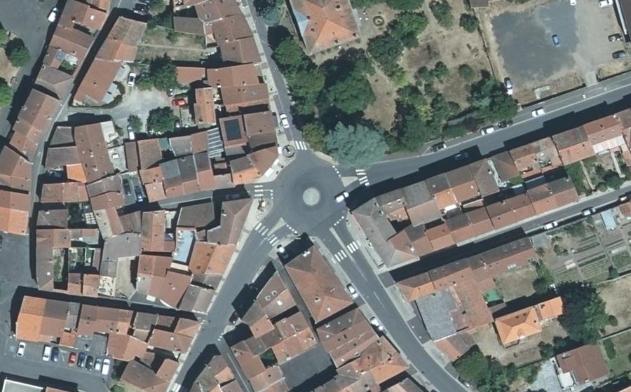 Vue aérienne du Rond-point anonyme n°100776795