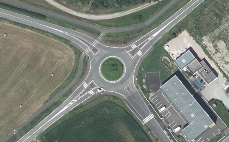 Vue aérienne du Rond-point anonyme n°100809191