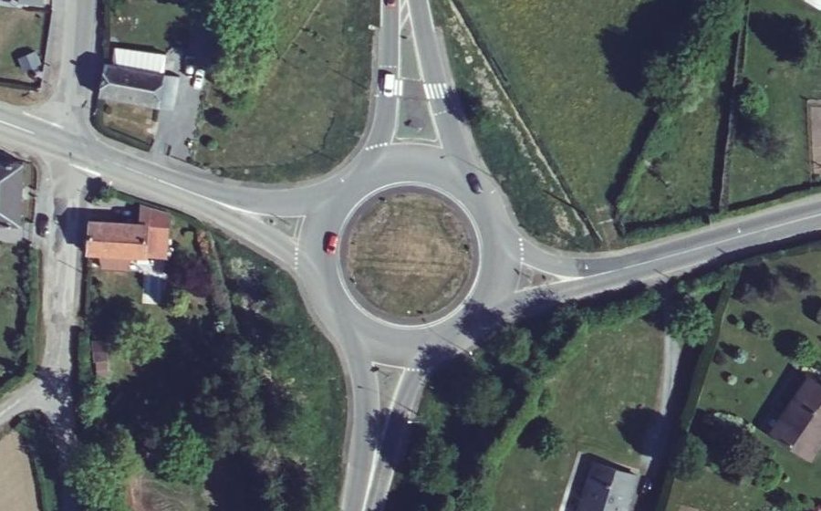 Vue aérienne du Rond-point anonyme n°100832934