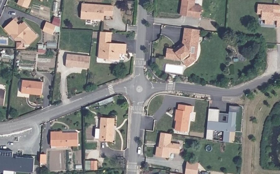 Vue aérienne du Mini-giratoire n°838082033