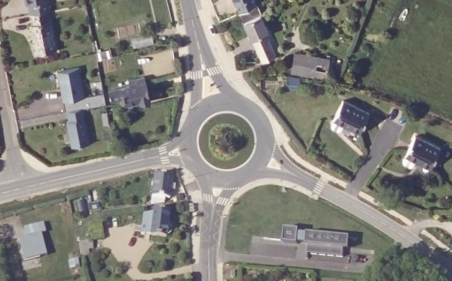 Vue aérienne du Rond-point anonyme n°100865801