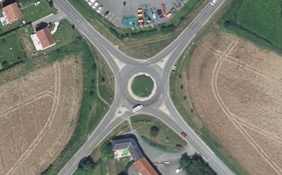 Vue aérienne du Rond-point anonyme n°1008812248