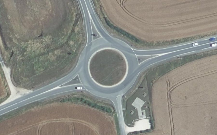 Vue aérienne du Rond-point anonyme n°100884202